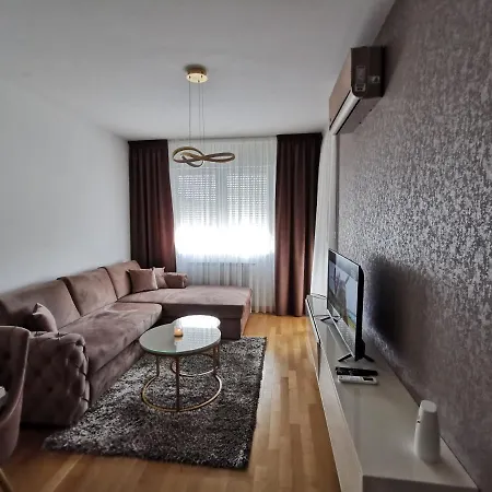 Alex Lux Apartment *